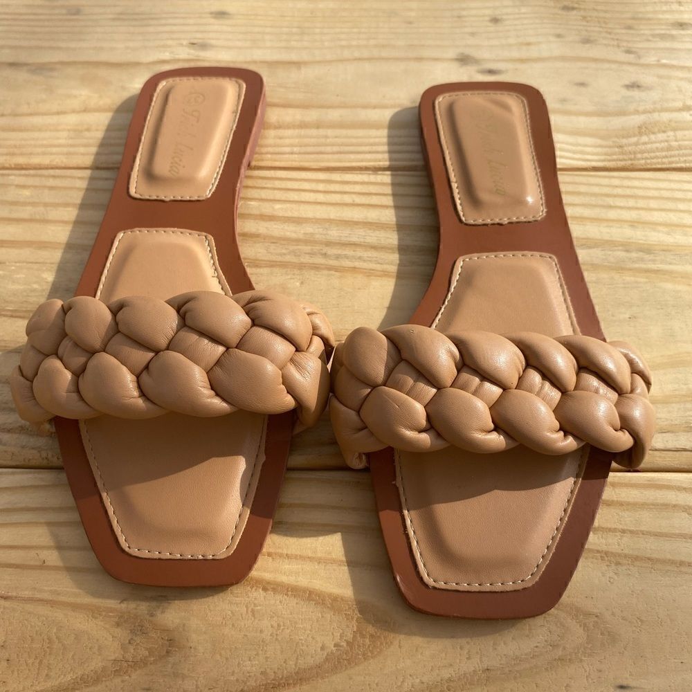 ✅Trish Lucia sandles Size 37 Tan Flats Slip On’s Braided Strap